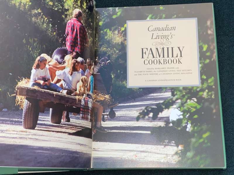 CANADIAN LIVING`S FAMILY COOKBOOK
