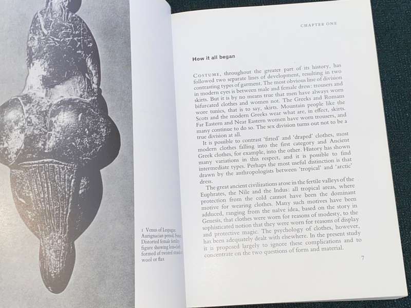 COSTUME & FASHION A CONCISE HISTORY BY JAMES LAVER