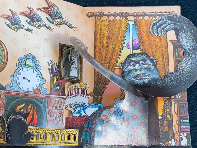 JAN PIENKOWSKI HAUNTED HOUSE POP UP BOOK
