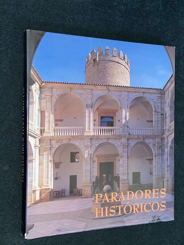 HISTORICAL PARADORS WITH ENGLISH TRANSLATION