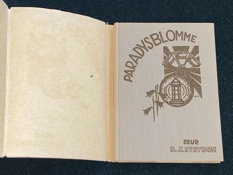 PARADYSBLOMME DEUR D.J. STRYDOM