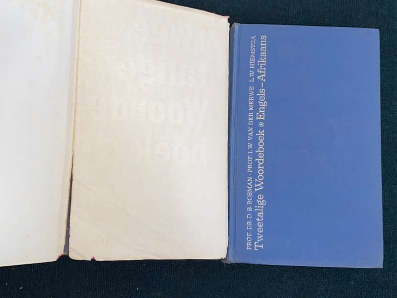 TWEETAALIGE WOORDE BOEK AFRIKAANS - ENGELS EN ENGELS AFRIKAANS