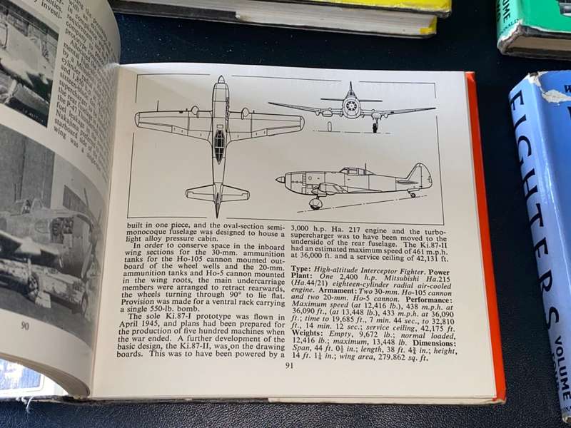 WAR PLANES OF THE SECOND WORLD WAR 4 VOLUMES BY WILLAM  GREEN