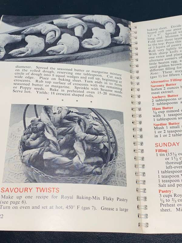 ROYAL`S NEW BAKING MIX RECIPE BOOK