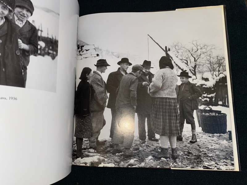 A VANISHED WORLD BY ROMAN VISHNIAC