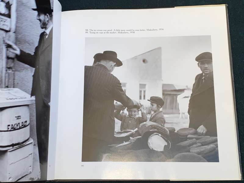 A VANISHED WORLD BY ROMAN VISHNIAC