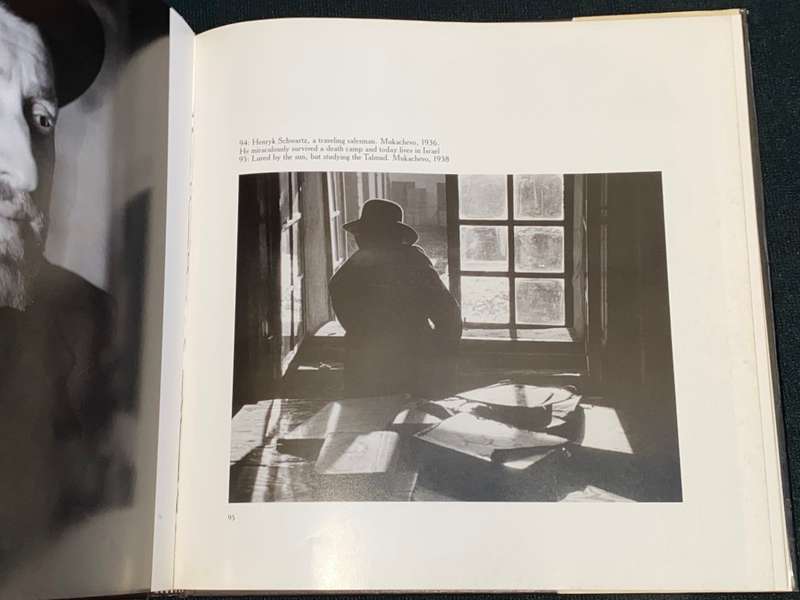 A VANISHED WORLD BY ROMAN VISHNIAC