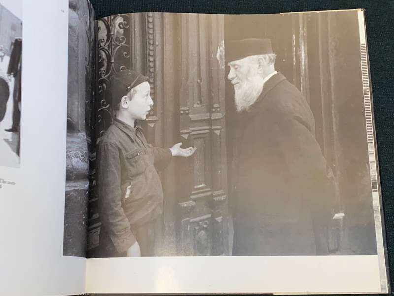 A VANISHED WORLD BY ROMAN VISHNIAC