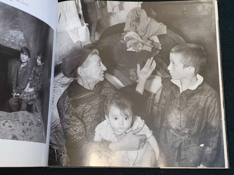 A VANISHED WORLD BY ROMAN VISHNIAC