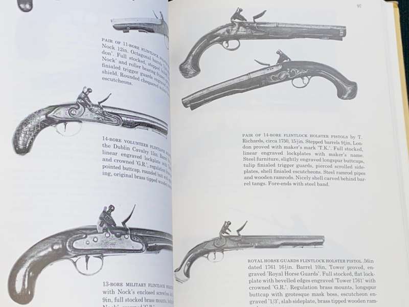 THE COLLECTOR`S ILLUSTRATED GUIDE TO FIREARMS BY MARTIN MILLER