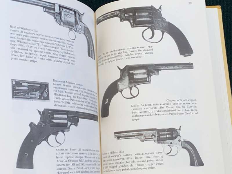 THE COLLECTOR`S ILLUSTRATED GUIDE TO FIREARMS BY MARTIN MILLER