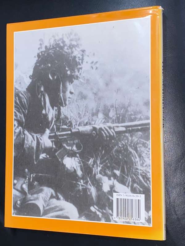 THE SCHMEISSER SUBMACHINE GUN BY CHRIS ELLIS WITH PETER CHAMBERLAIN