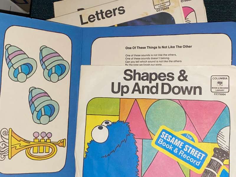 SESAME STREET CARRY ABOUT 6 BOOKS & RECORDS SET