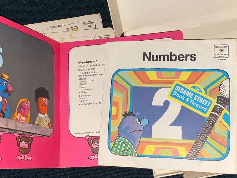 SESAME STREET CARRY ABOUT 6 BOOKS & RECORDS SET