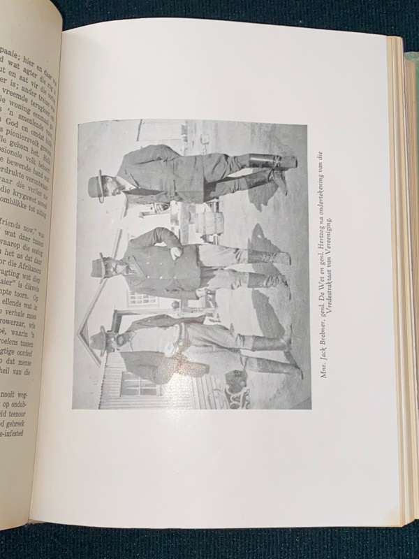 GENERAAL J.B.M. HERTZOG DEUR C.M. VAN DEN HEEVER 1944