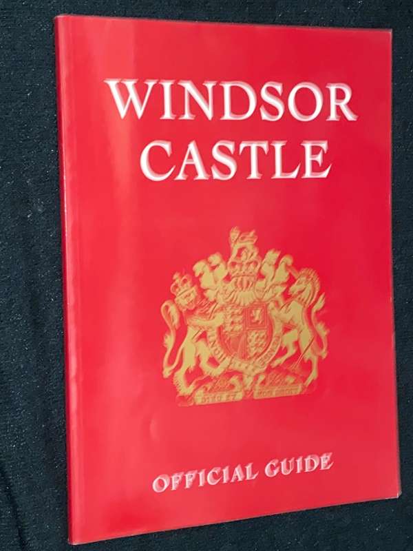 WINDSOR CASTLE OFFICIAL GUIDE