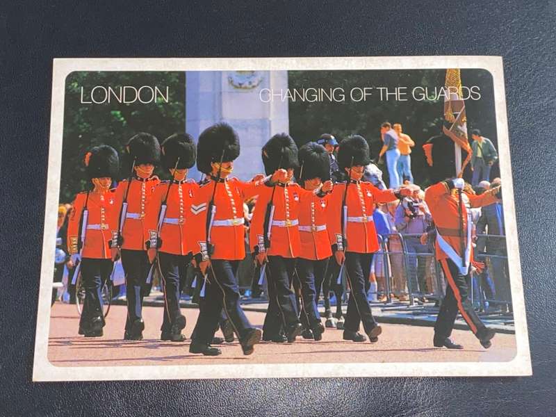 LONDON CHANGING OF THE GUARDS POST CARD