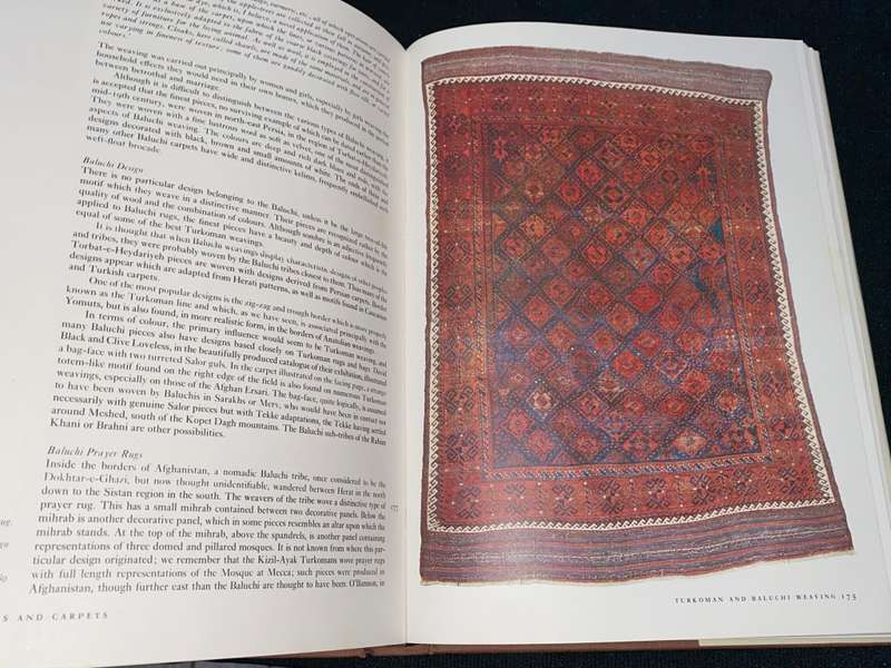 THE COUNTRY LIFE BOOK OF RUGS & CARPETS OF THE WORLD EDITED BY IAN BENNETT