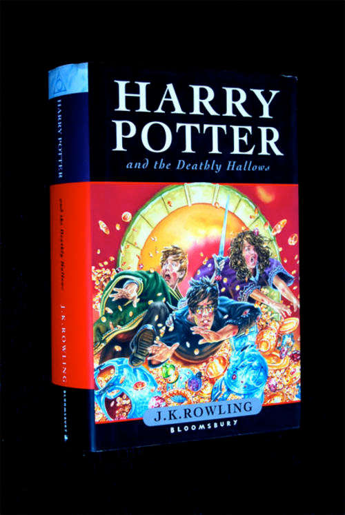 HARRY POTTER AND THE DEADLY HALLOWS BY  J.K. ROWLING