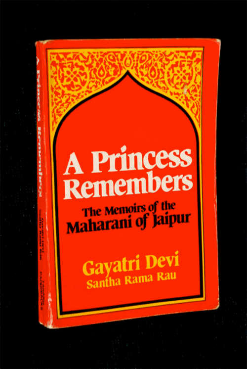 A PRINCESS REMEMBERS - THE MEMOIRS OF THE MAHARANI OF JAIPUR BY GAYATRI DEVI SANTHE RAMA RAUI