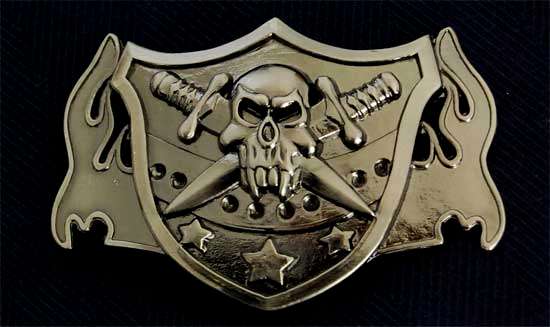 METAL SKULL WITH DAGGERS BELT BUCKLE