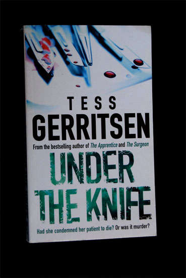 TESS GERRITSEN - UNDER THE KNIFE