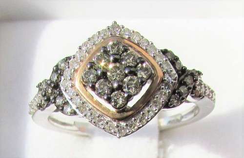 **WOW FACTOR [R35274]** WHITE/CHAMPAGNE ROUND CUT [0.675ct] DIAMOND RING [WHITE GOLD] - BUY SAFE