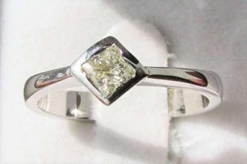 **TUBE SETTING [R20745]**SPARKLING PRINCESS CUT [0.250ct] DIAMOND RING [WHITE GOLD] - BUY SAFE