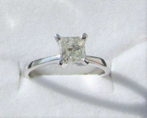 **BARGAIN BUY** PRINCESS CUT [0.650ct] DIAMOND SOLITAIRE RING [WHITE GOLD] - BUY SAFE