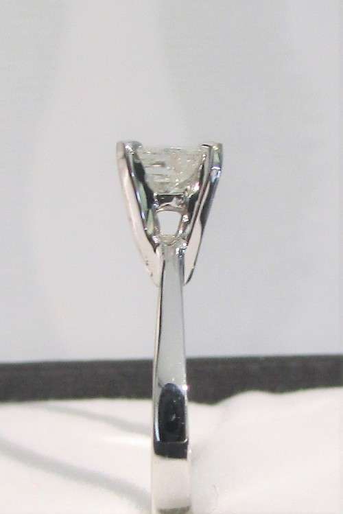 **BARGAIN BUY** PRINCESS CUT [0.650ct] DIAMOND SOLITAIRE RING [WHITE GOLD] - BUY SAFE