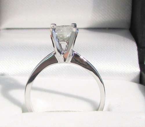 **BARGAIN BUY** PRINCESS CUT [0.650ct] DIAMOND SOLITAIRE RING [WHITE GOLD] - BUY SAFE