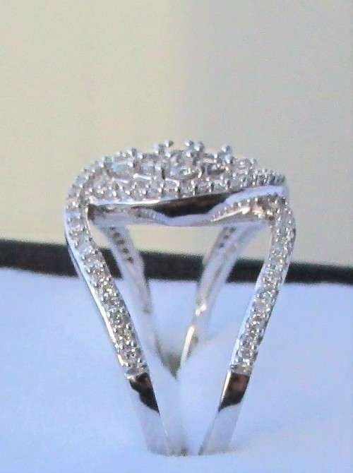 **1 PIECE ONLY [R57419]** CROSSOVER STYLE [0.800ct] DIAMOND RING [WHITE GOLD] - **BUY SAFE**