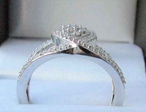 **1 PIECE ONLY [R57419]** CROSSOVER STYLE [0.800ct] DIAMOND RING [WHITE GOLD] - **BUY SAFE**