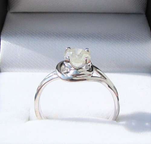 **BARGAIN BUY** ROUND CUT [0.660ct] DIAMOND SOLITAIRE RING [WHITE GOLD] - BUY SAFE