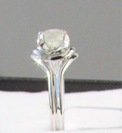**BARGAIN BUY** ROUND CUT [0.660ct] DIAMOND SOLITAIRE RING [WHITE GOLD] - BUY SAFE