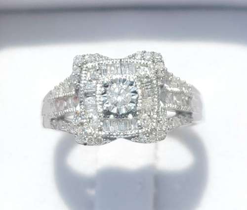 **DESIGNER PIECE [R41632]** ROUND/BAGUETTE CUT [0.750ct] DIAMOND RING [WHITE GOLD] - BUY SAFE