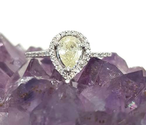 **BARGAIN BUY** FIERY PEAR CUT CENTRE | 0.750ct | DIAMOND RING | WHITE GOLD - BUY SAFE
