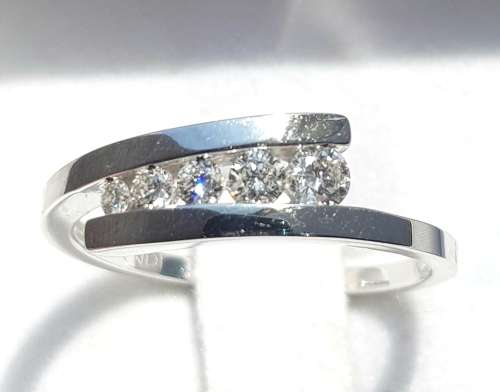 **TRENDY | R25412** 5 ROUND CUT DESIGN | 0.300ct | DIAMOND RING | WHITE GOLD - BUY SAFE