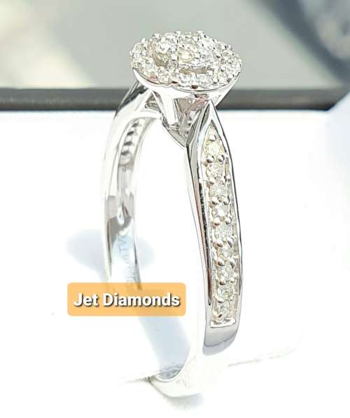 **HALO DESIGN | R34541** DIAMOND | 0.400ct | CLUSTER RING | WHITE GOLD - BUY SAFE