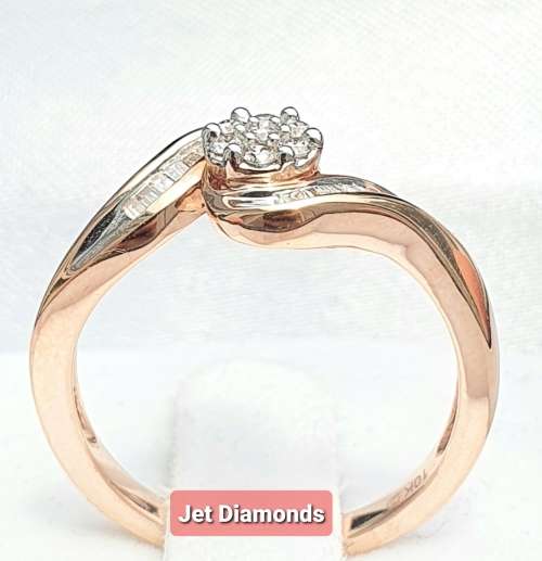 **SWIRL DESIGN | R29751** ROUND / BAGUETTE CUT | 0.400ct | DIAMOND RING | ROSE GOLD - BUY SAFE