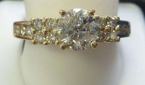 **BARGAIN [R42521]** GREAT VALUE [1.620ct] DIAMOND [1.020ct CENTRE] RING [4.476g] YELLOW GOLD
