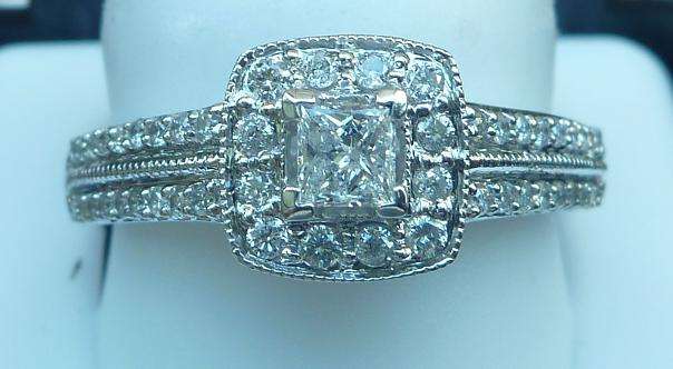 **EXCEPTIONAL VALUE [R30258]** HIGH QUALITY [0.650ct] DIAMOND RING [3.125g] WHITE GOLD - BUY SAFE