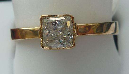 **BARGAIN QUALITY [R21819]** PRINCESS CUT DIAMOND [0.680ct] RING [2.285g] YELLOW GOLD - BUY SAFE