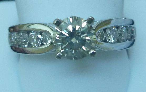 **CERTIFIED [R47124]** SPARKLING [1.725ct] DIAMOND RING [0.725ct CENTRE] 14KT WHITE GOLD -BUY SAFE
