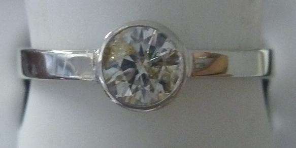 **TUBE DESIGN [R19208]** ROUND CUT [0.460ct] SOLITAIRE DIAMOND RING [WHITE GOLD] - BUY SAFE