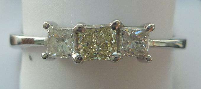 **TRILOGY DESIGN [R27211]** 3 PRINCESS CUT [0.620ct] DIAMOND RING [WHITE GOLD] - BUY SAFE