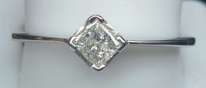 **CRAZY SPARKLE [R18433]** PRINCESS CUT [SI1] DIAMOND [0.300ct] RING [WHITE GOLD] - BUY SAFE