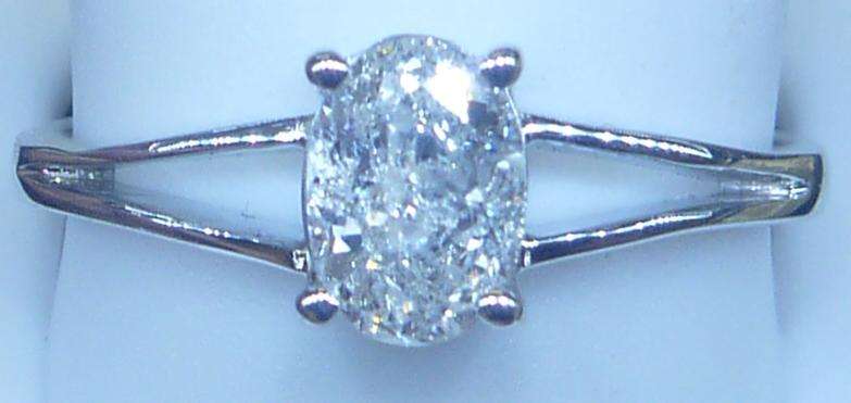 **WOW [R36074]**  BEAUTIFUL OVAL CUT DIAMOND [0.705ct] RING [WHITE GOLD] - BUY SAFE