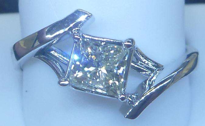 **CERTIFIED [R41202]** SPARKLING [0.8480ct] PRINCESS CUT DESIGNER RING [WHITE GOLD] - BUY SAFE