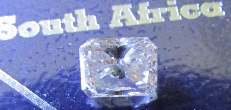 **CERTIFIED** GORGEOUS [0.510ct] RADIANT CUT [SI2] DIAMOND AT R1 NO RESERVE  - BUY SAFE